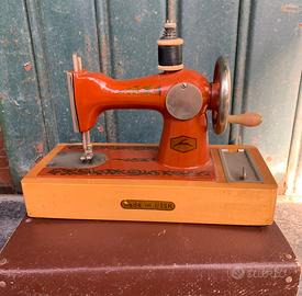 Macchina da cucire giocattolo