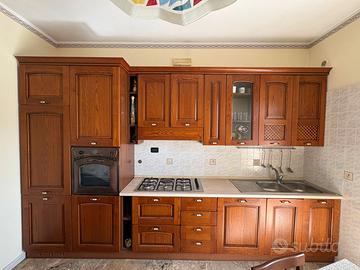 Cucina Classica in Legno PARI AL NUOVO – Mai Usata