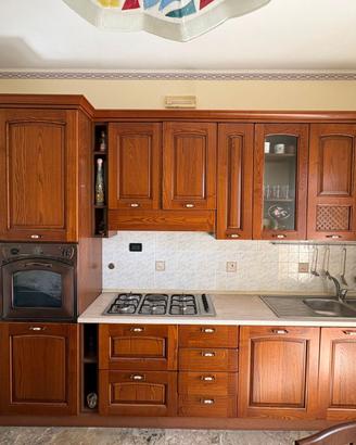 Cucina Classica in Legno PARI AL NUOVO – Mai Usata