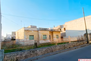 Villa grande con garage e giardino