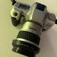 Macchina fotografica Minolta Dynax 404si + zoom