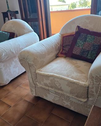 Poltrone classiche in tessuto damascato