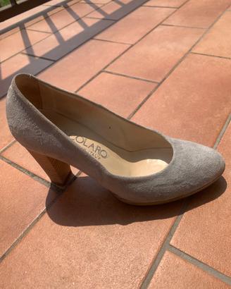 décolleté in camoscio grigio del marchio Scolaro