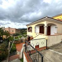 VILLA A SCHIERA A BUDONI