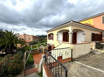 VILLA A SCHIERA A BUDONI