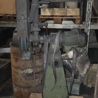 SMERIGLIATRICE A NASTRO VERTICALE
