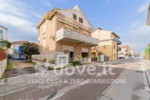 Casa indipendente Via Emilia, 76, 65015, Montesilv