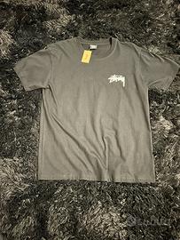 T-shirt Stüssy grafica “8 Ball” Taglia M (NUOVA)