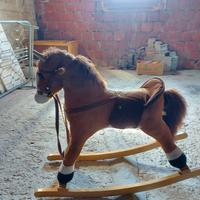 pony dondolante per bambini