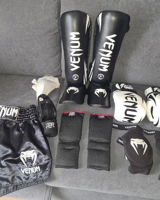 protezioni complete per kick boxing muai thai
