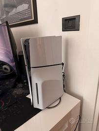 PS5 Slim 1 TB con lettore, 2 controller, supporto