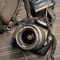 Canon EOS 1300D con obiettivo