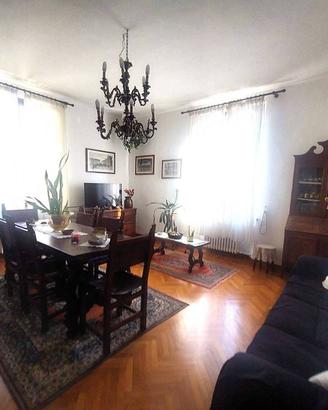 Appartamento di 155 m² con 5 locali a Parma