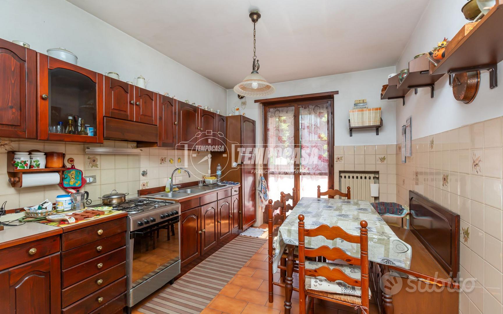 CINQUE LOCALI CON GIARDINO PRIVATO, BOX E CANTINA - Altro