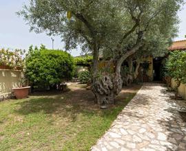 Villa indipendente a pochi passi dal mare