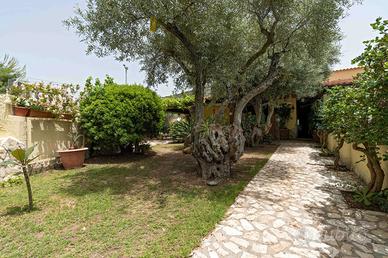 Villa indipendente a pochi passi dal mare