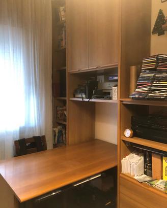 Mobili per cameretta o studio in legno