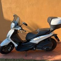 Scooter Beverly 300 bianco