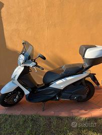 Scooter Beverly 300 bianco