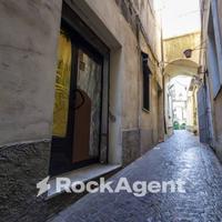 LOCALE COMMERCIALE CENTRO STORICO