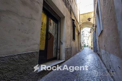 LOCALE COMMERCIALE CENTRO STORICO