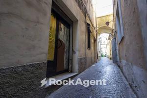 LOCALE COMMERCIALE CENTRO STORICO