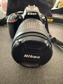 Nikon D5500 con obiettivo 18/105
