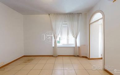 TRILOCALE CON DOPPIO BALCONE