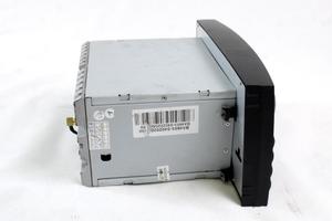 AUTORADIO CON SISTEMA DI NAVIGAZIONE SATELLITARE A