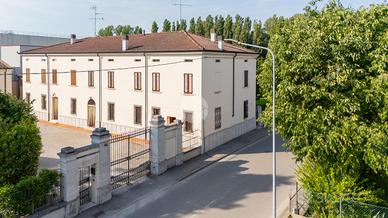 CASA DI CORTE A CASTELLUCCHIO