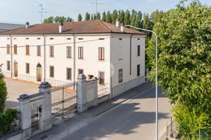 CASA DI CORTE A CASTELLUCCHIO