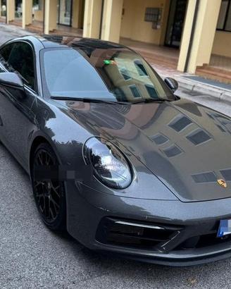 Porsche 911 Carrera 4 GTS