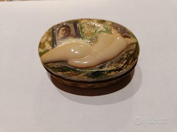 Cofanetto in latta con decoupage 