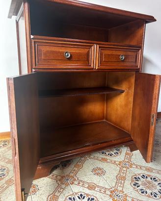 Mobile credenza / porta-TV in legno classico