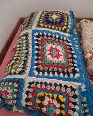 coperta matrimoniale all'uncinetto a granny square