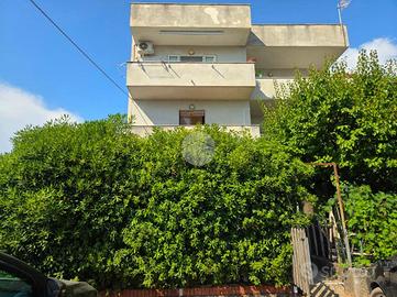 3 LOCALI A TORTORA