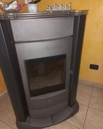 Stufa a Pellet Edilkamin Idrofox + Canna Fumaria