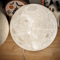 ✨ Lampada Luna 3D – Magia e realismo