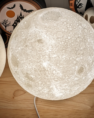 ✨ Lampada Luna 3D – Magia e realismo