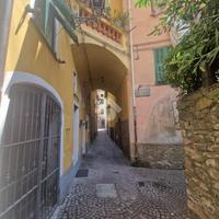 6 LOCALI A BADALUCCO