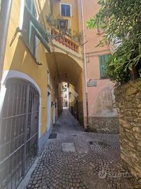 6 LOCALI A BADALUCCO