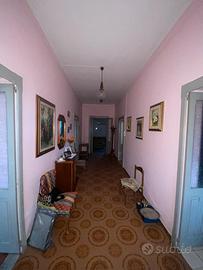 Casa campidanese con giardino