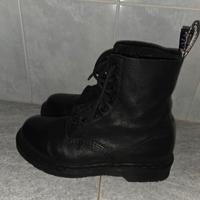 Anfibi Dr. Martens mono Pascal 1460 in pelle nera