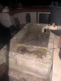 Lavatoio antico in pietra leccese