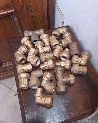 attacchi idraulici di ottone per tubi  da mm 25