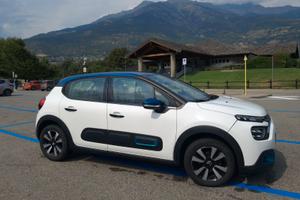 C3 diesel bianca con dettagli azzurri