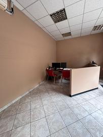 Vendita locale commerciale - ufficio a Meda