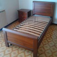 Letto singolo in noce con comodino