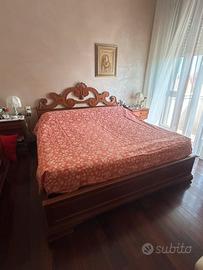 Camera da Letto Completa in Pregiato Legno di Noce