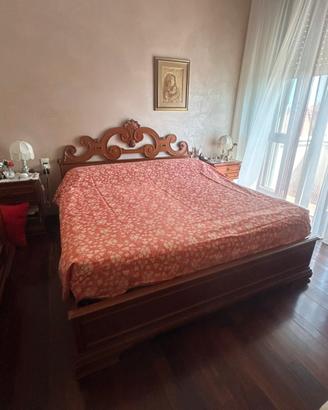 Camera da Letto Completa in Pregiato Legno di Noce